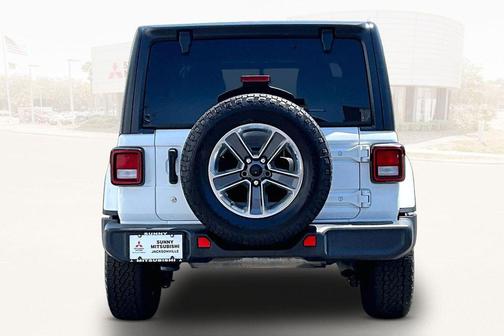 Bright White Clearcoat 2019 Jeep Wrangler Unlimited Sahara