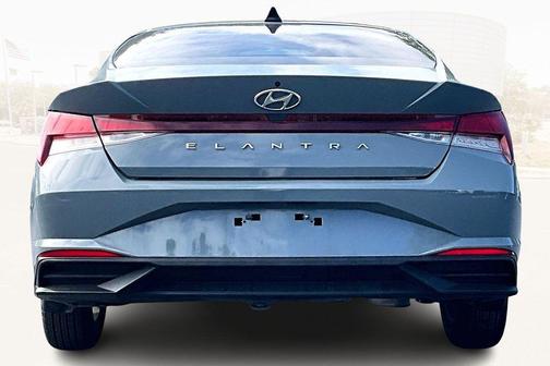 2023 Hyundai ELANTRA SE