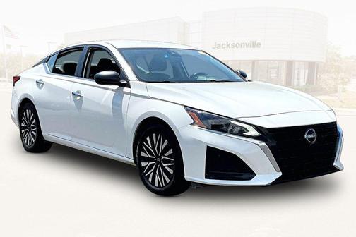 Pearl White Tricoat 2024 Nissan Altima 2.5 SV