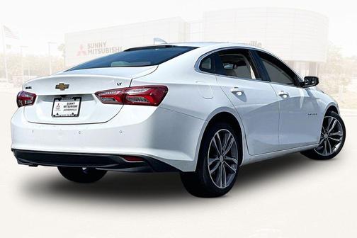 Summit White 2024 Chevrolet Malibu FWD 2LT