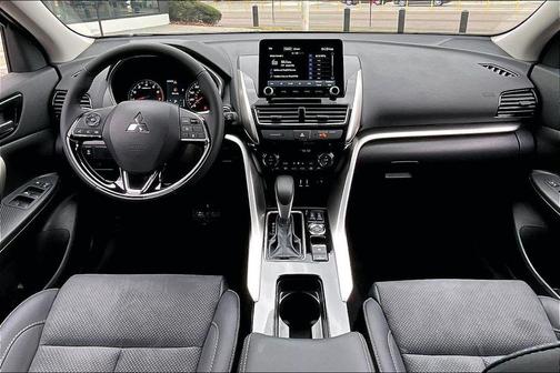 Labrador Black Pearl 2026 Mitsubishi Eclipse Cross SE