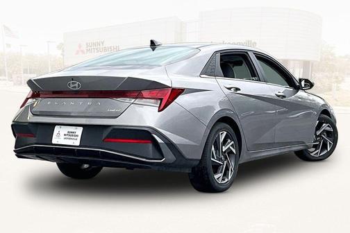 Fluid Metal 2025 Hyundai ELANTRA Limited