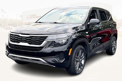 Cherry Black 2022 Kia Seltos LX