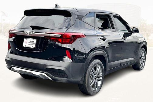 Cherry Black 2022 Kia Seltos LX