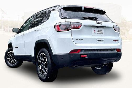 Bright White Clearcoat 2025 Jeep Compass Trailhawk