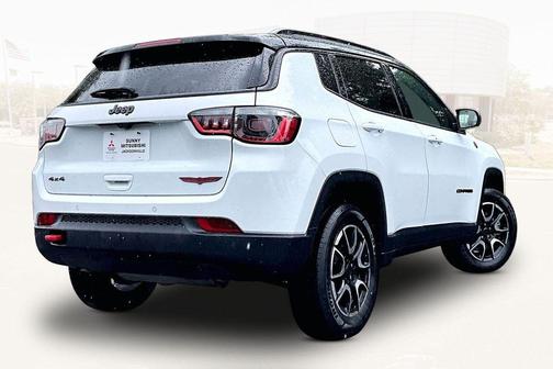 Bright White Clearcoat 2025 Jeep Compass Trailhawk