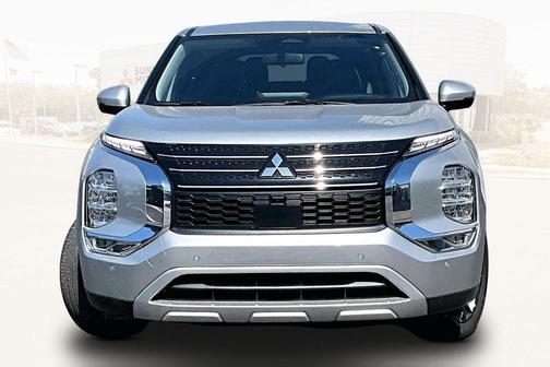 Mercury Gray Metallic 2022 Mitsubishi Outlander SE