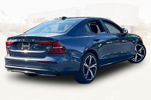 Gray 2024 Volvo S60 B5 Core Dark Theme