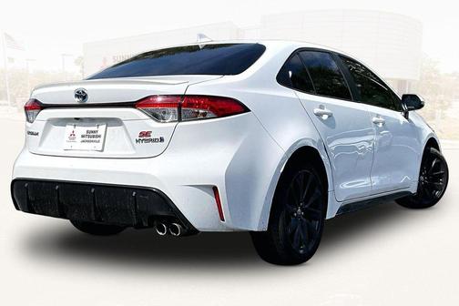 Ice Cap 2024 Toyota Corolla Hybrid SE