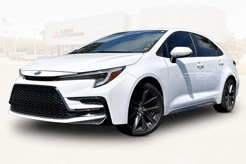 Ice Cap 2024 Toyota Corolla Hybrid SE