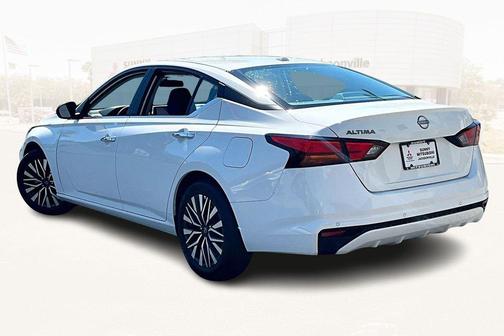 Glacier White 2025 Nissan Altima 2.5 SV