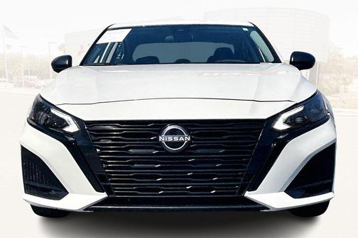 Glacier White 2025 Nissan Altima 2.5 SV