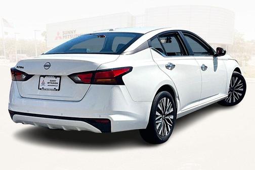 Glacier White 2025 Nissan Altima 2.5 SV