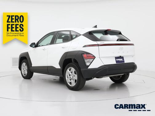 White 2024 Hyundai KONA SE