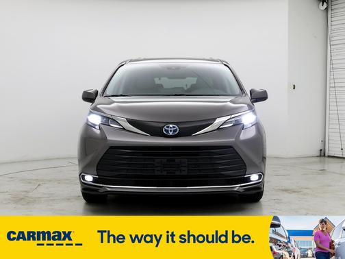 2024 Toyota Sienna XLE