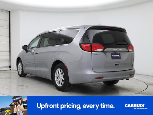 2020 Chrysler Voyager LX