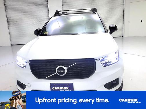 White 2019 Volvo XC40 T4 R-Design