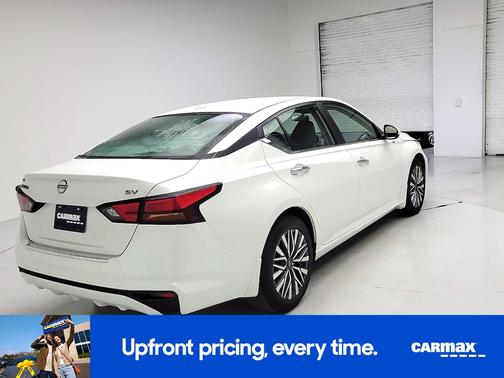 White 2023 Nissan Altima SV