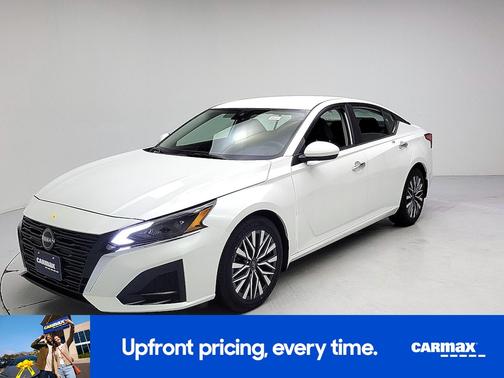 White 2023 Nissan Altima SV