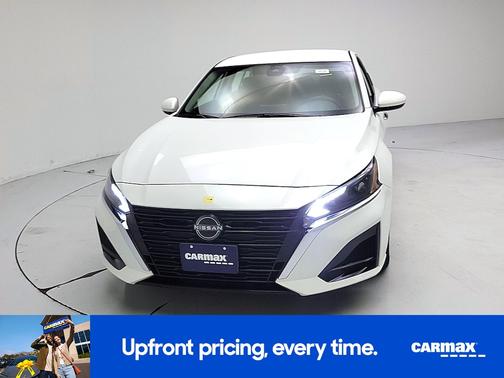 White 2023 Nissan Altima SV