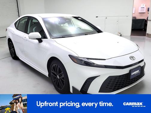 White 2025 Toyota Camry SE