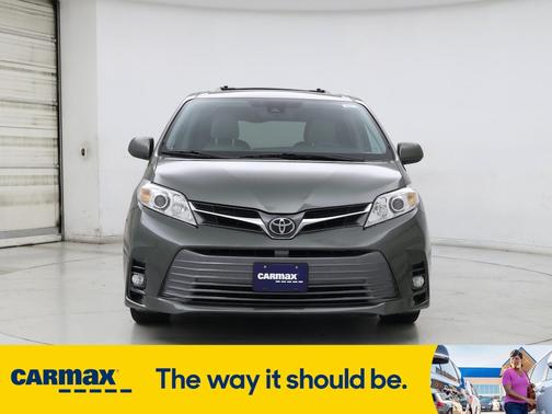 2018 Toyota Sienna XLE