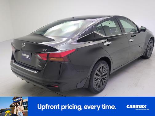 Black 2023 Nissan Altima SV