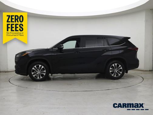 Black 2024 Toyota Highlander XLE