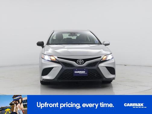 Silver 2018 Toyota Camry SE
