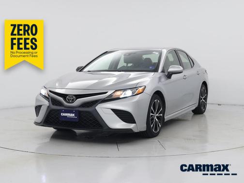 Silver 2018 Toyota Camry SE