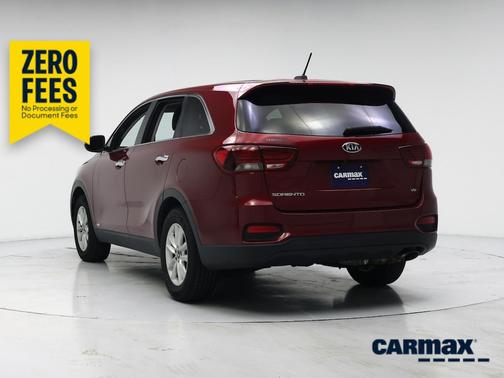 Red 2019 Kia Sorento LX