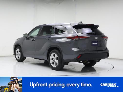 Gray 2024 Toyota Highlander LE