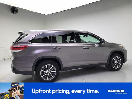 Gray 2019 Toyota Highlander XLE