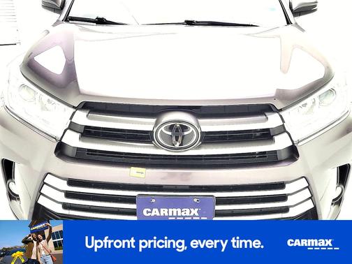 Gray 2019 Toyota Highlander XLE