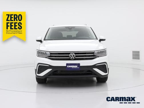 White 2024 Volkswagen Tiguan SE