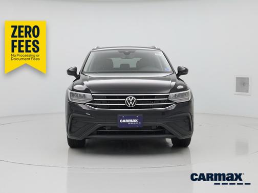 Black 2023 Volkswagen Tiguan SE