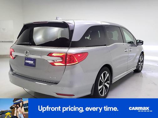 Silver 2018 Honda Odyssey Elite