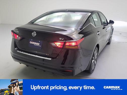 Black 2022 Nissan Altima SV