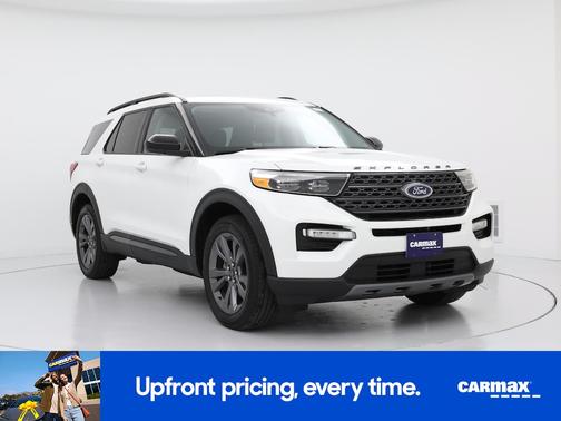 White 2023 Ford Explorer XLT