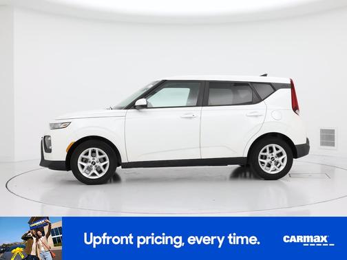 White 2022 Kia Soul S