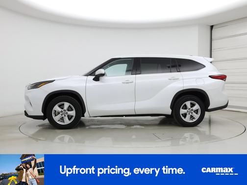 White 2022 Toyota Highlander LE