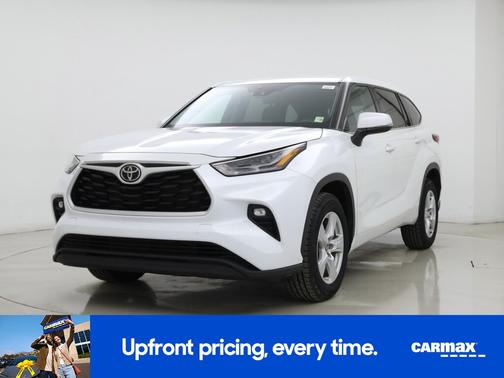 White 2022 Toyota Highlander LE