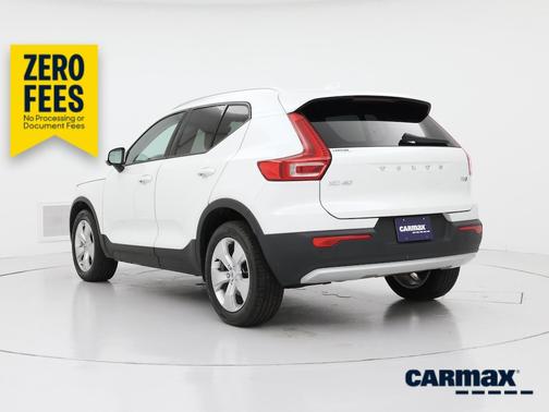 White 2021 Volvo XC40 T5 Momentum