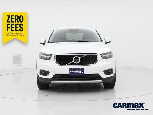 White 2021 Volvo XC40 T5 Momentum