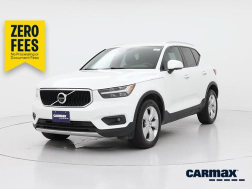 White 2021 Volvo XC40 T5 Momentum