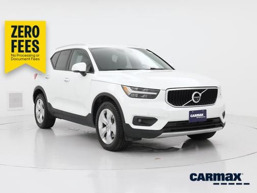 White 2021 Volvo XC40 T5 Momentum