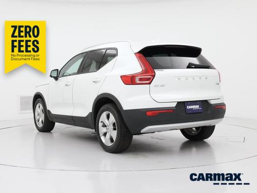 White 2021 Volvo XC40 T5 Momentum