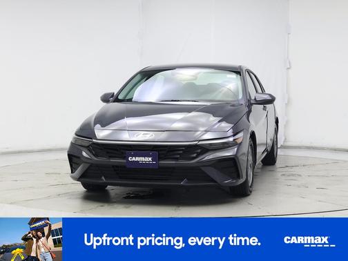 2024 Hyundai ELANTRA SE