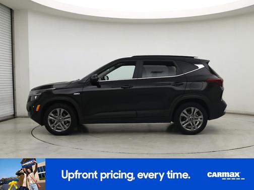 Black 2023 Kia Seltos S