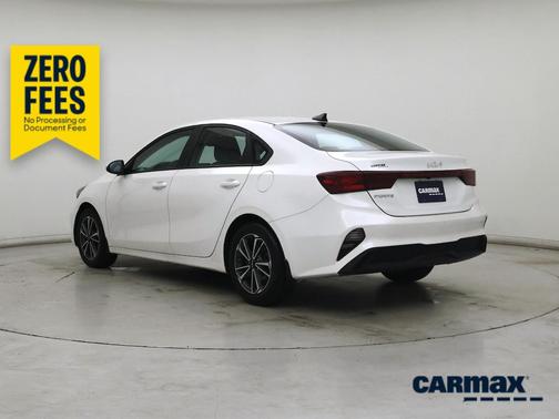 White 2023 Kia Forte LXS